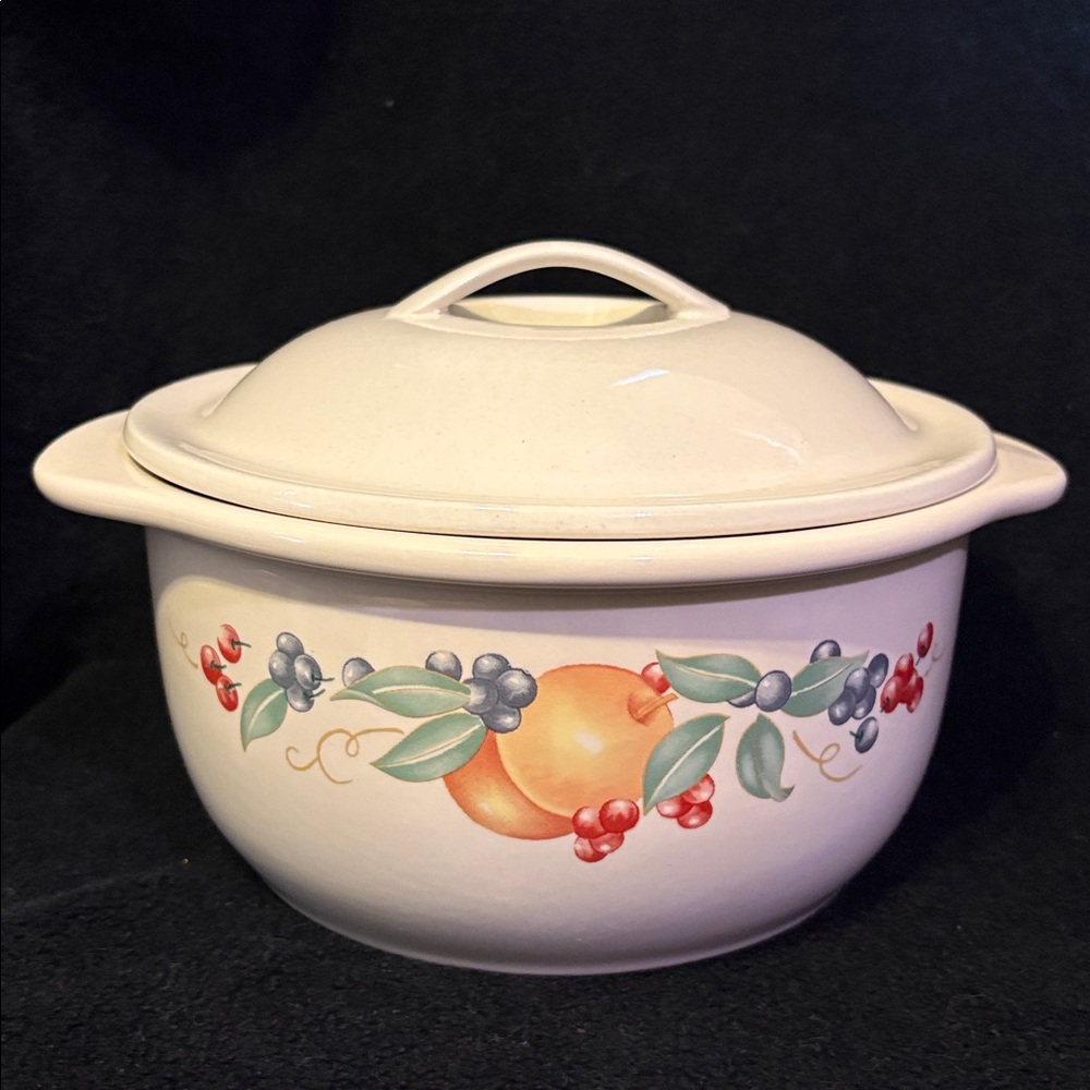 Vintage 1.5 qt. Corelle Coordinates Abundance Casserole